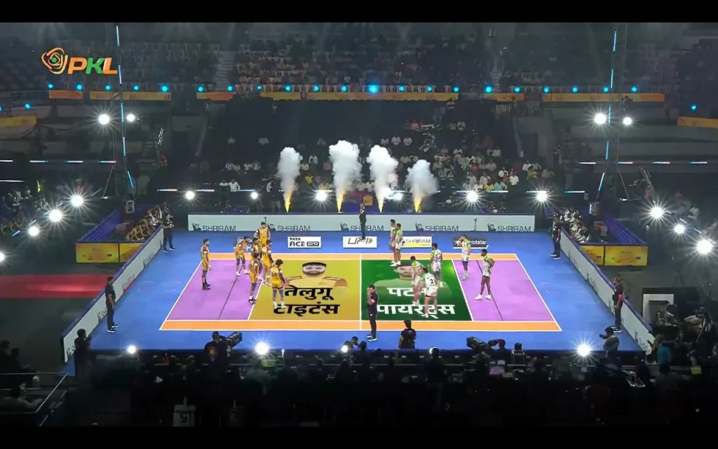 カバディの試合中継。Viz Arenaを使用し、競技マットの上にスポンサーロゴや試合データをバーチャル広告として自然に合成している画面。